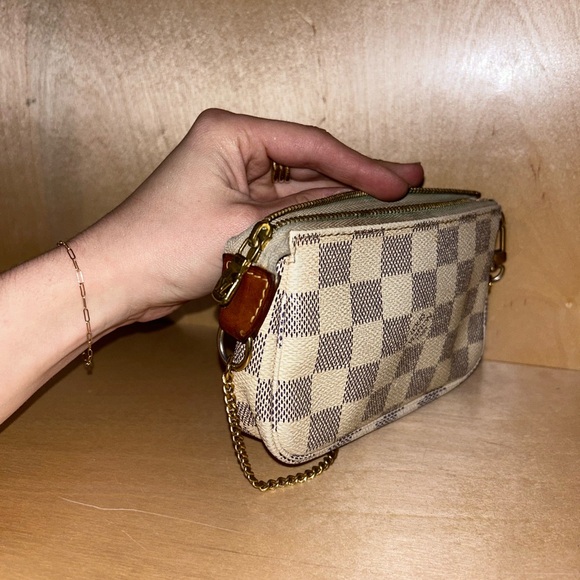 Louis Vuitton White and Blue Checkered Women's Bag - Picture 9 of 10